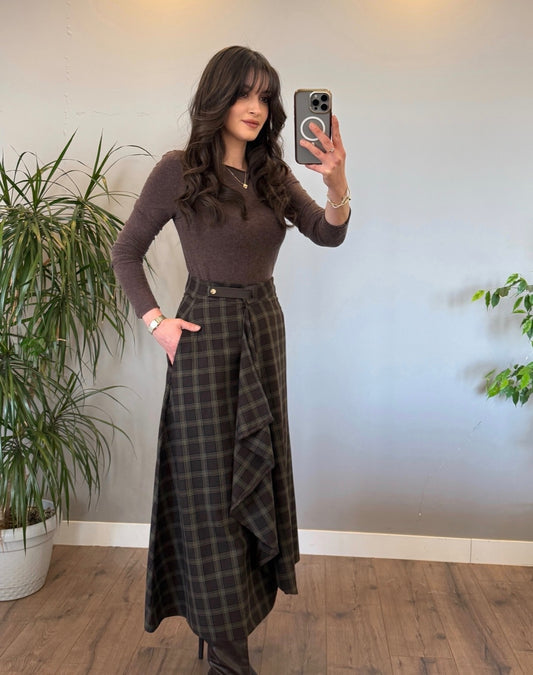 Midi skirt with slit