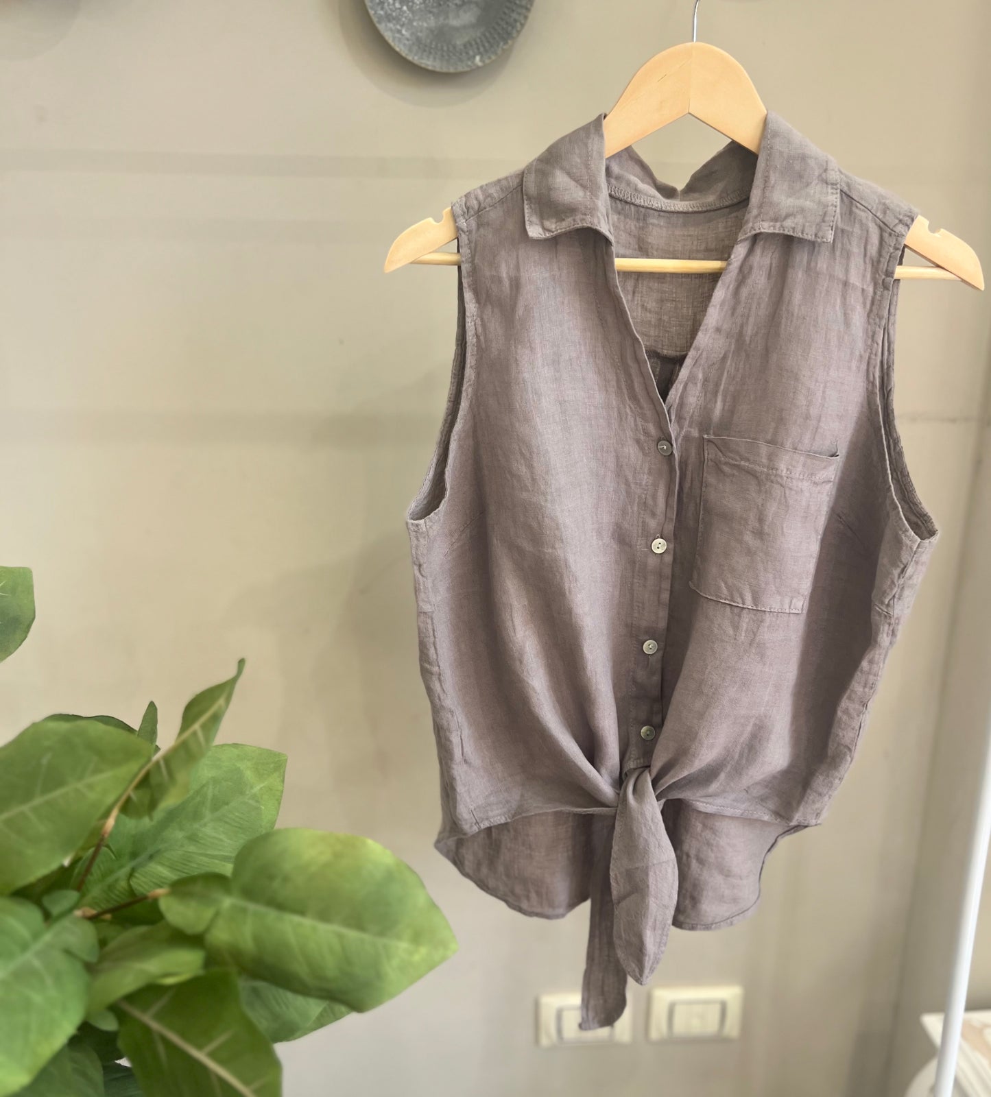Italian 🇮🇹 Linen Greish sleeveless Vest front knotted