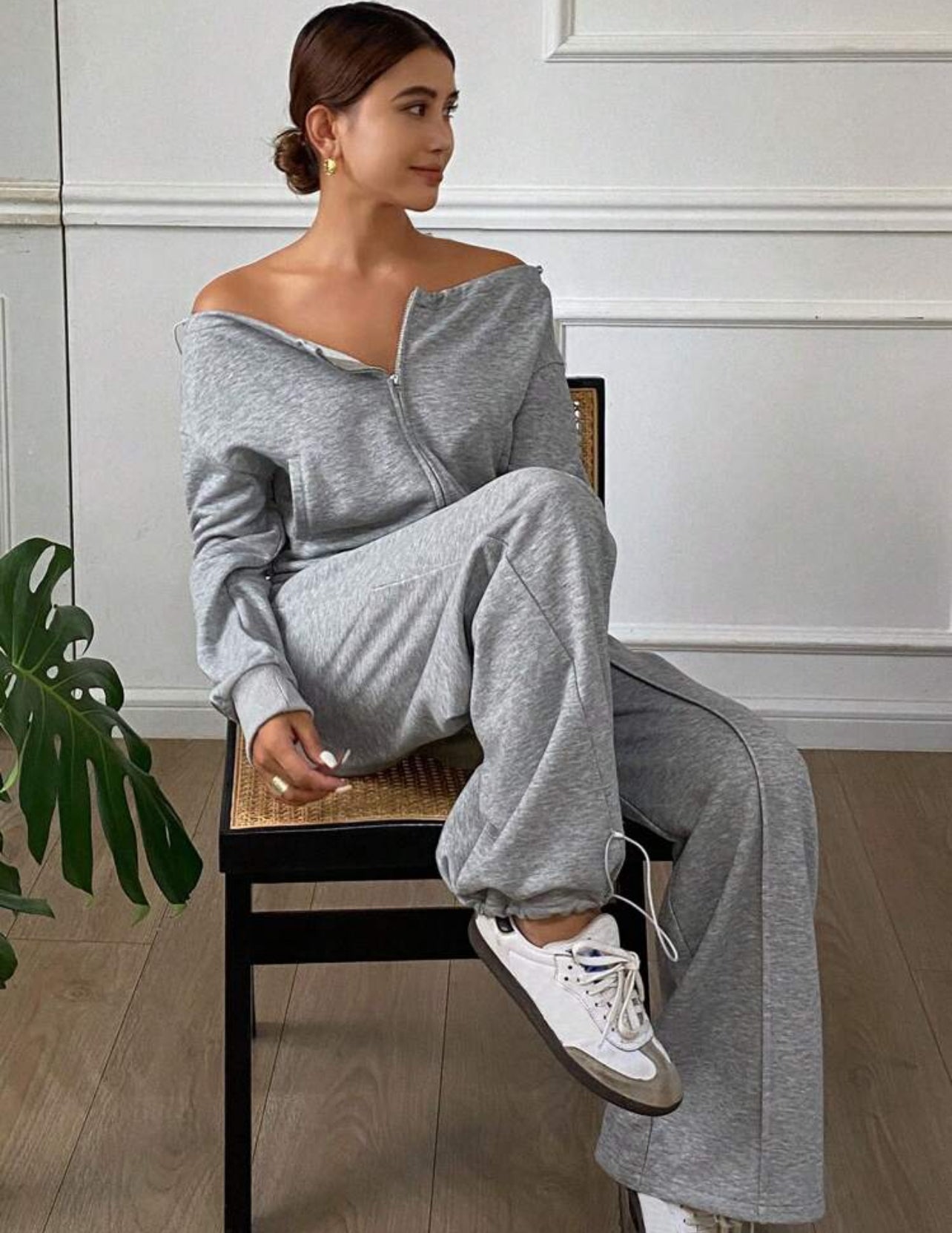 Zip boat neck sweatshirt with a wide leg pants Set