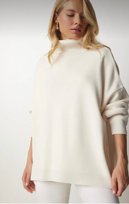 Women’s cream turtleneck knitwear sweater
