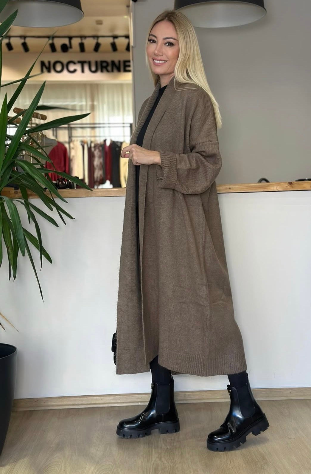 Long cafe Wool Cardigan