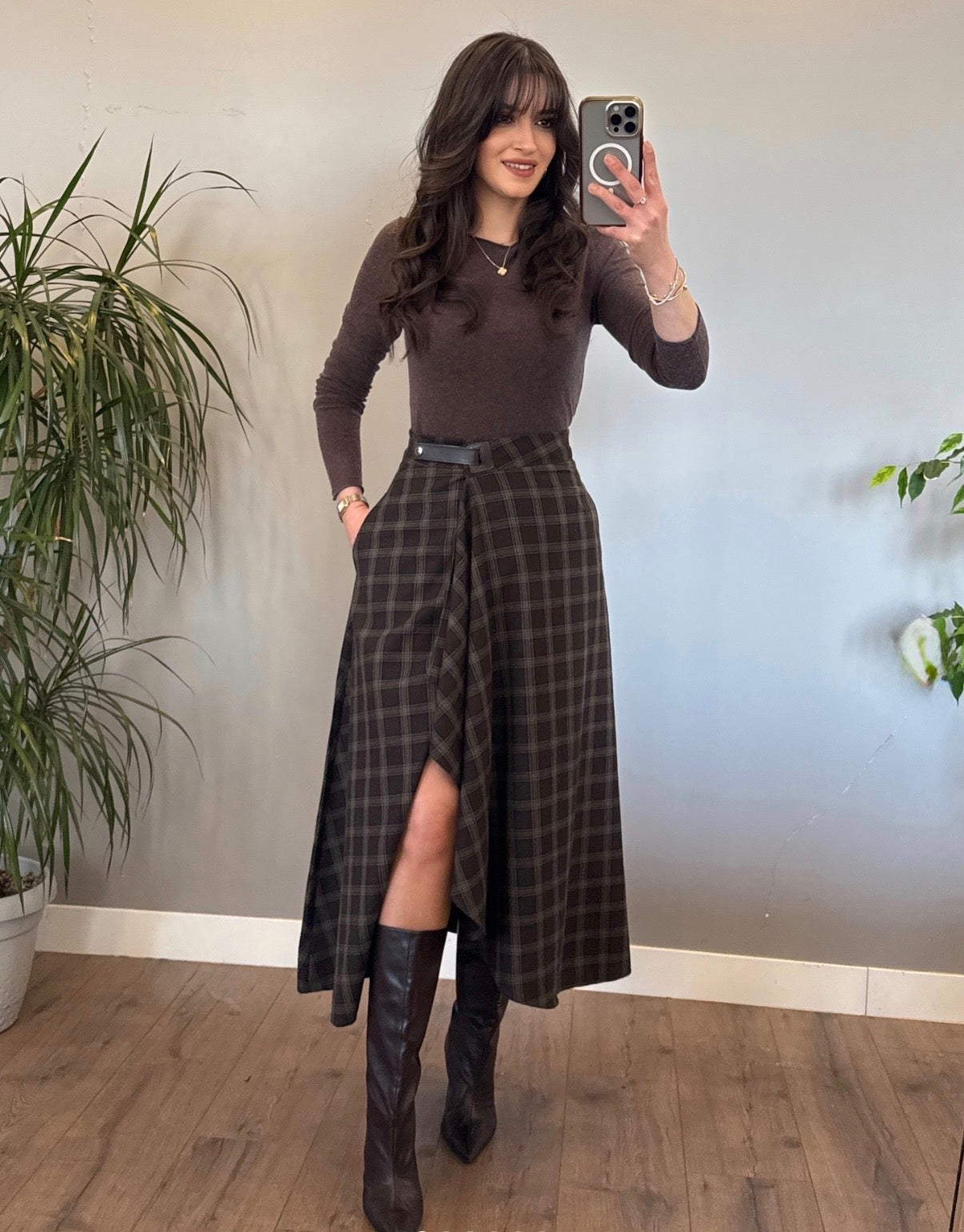 Midi skirt with slit