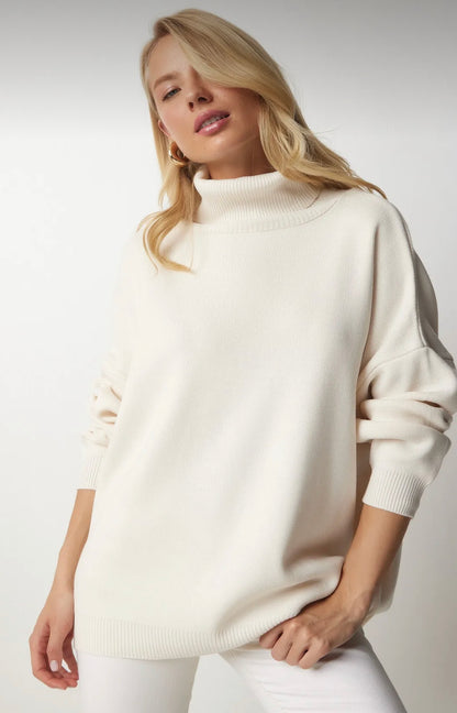 Women’s cream turtleneck knitwear sweater