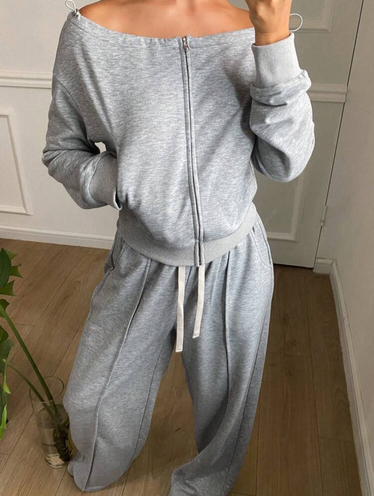 Zip boat neck sweatshirt with a wide leg pants Set