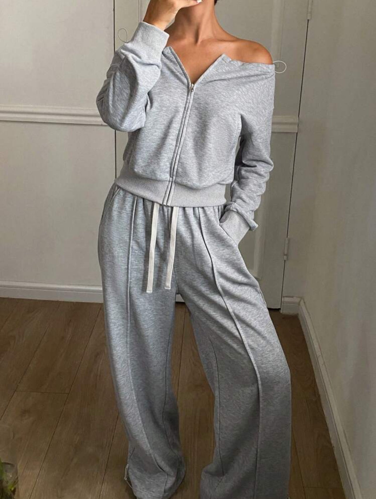 Zip boat neck sweatshirt with a wide leg pants Set
