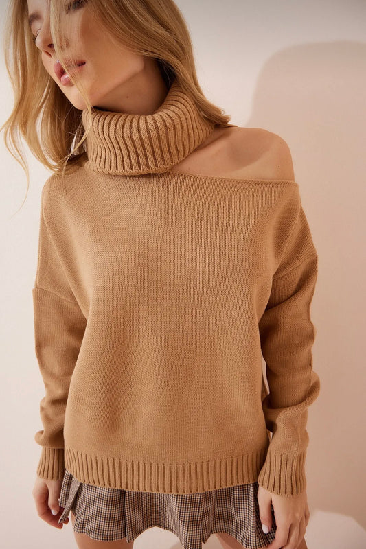 Women cut out detail knitted sweater